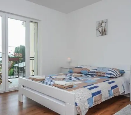 House Tina 4*