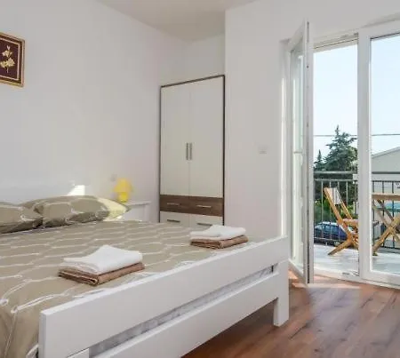 House Tina 4* Sveti Filip i Jakov