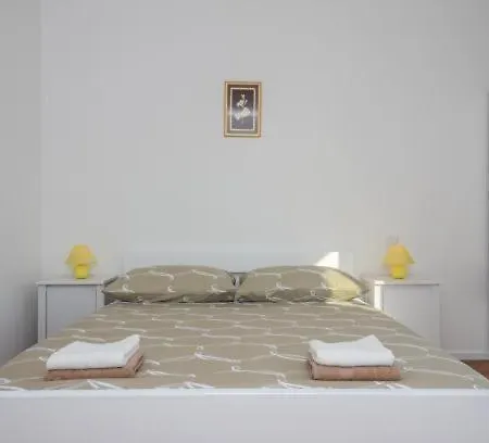 House Tina Gæstehus 4*