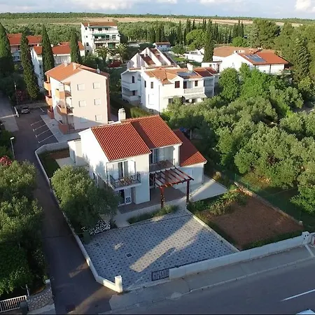 Gostinjska kuća House Tina