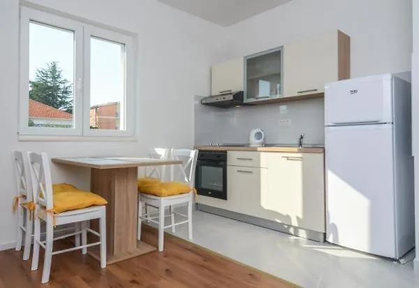 House Tina Casa de hóspedes Sveti Filip i Jakov