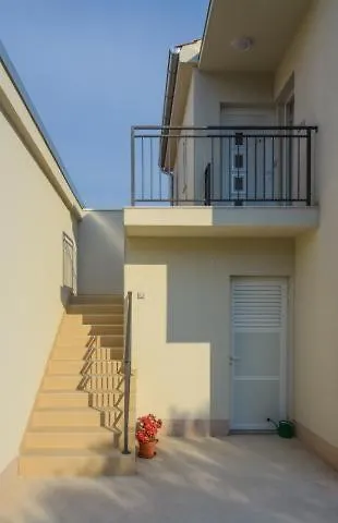 House Tina Gostinjska kuća 4*