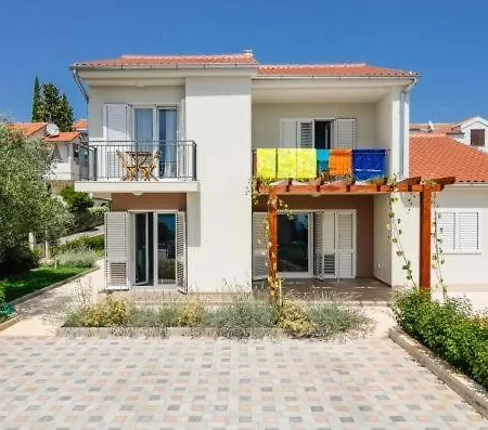 House Tina 4*
